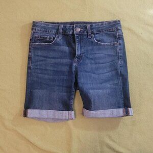 Aero Bermuda Blue denim shorts with rolled up cuffs #denimshorts